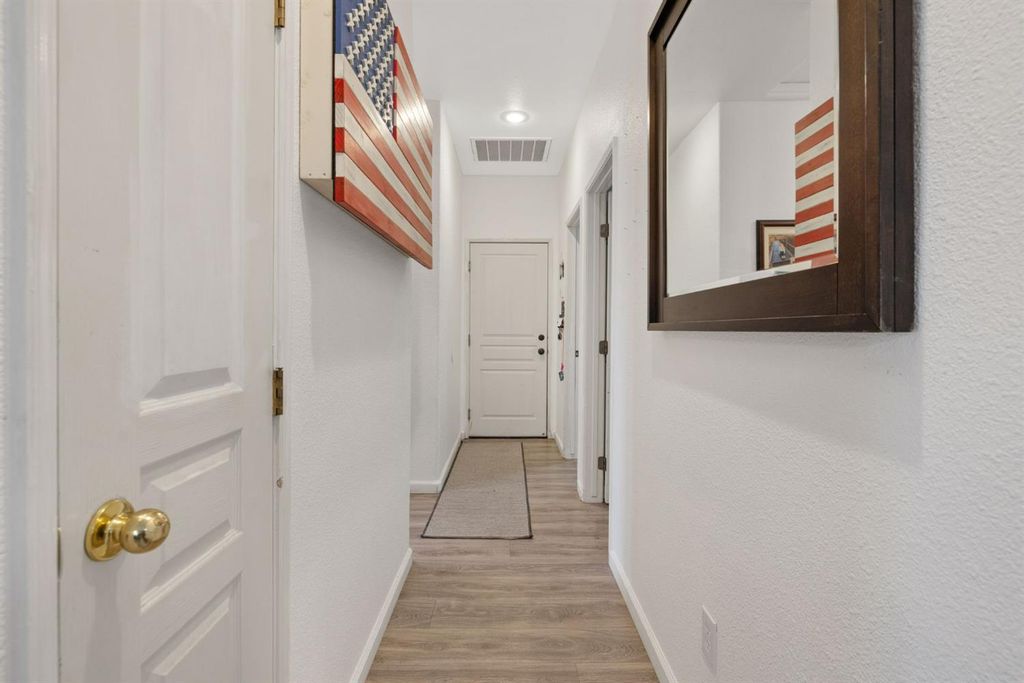 Image 15 of property listing at 1963 W Merritt Street, Hanford, CA 93230