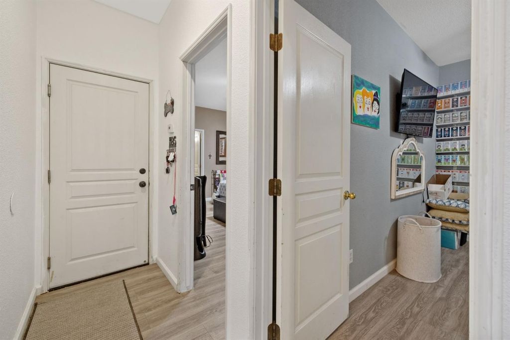 Image 16 of property listing at 1963 W Merritt Street, Hanford, CA 93230