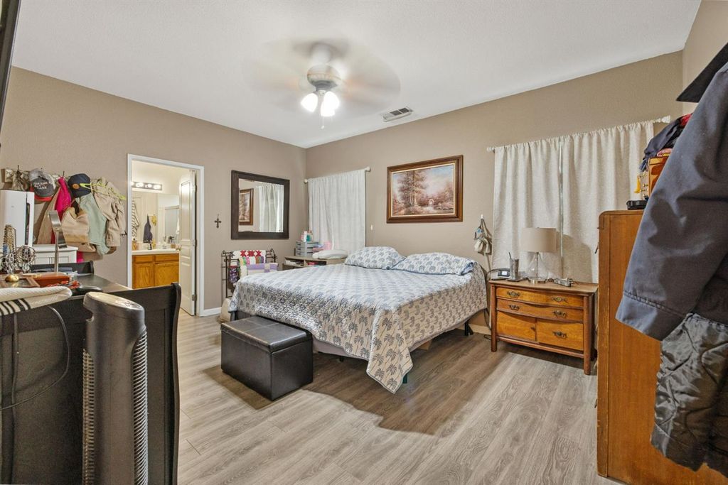 Image 19 of property listing at 1963 W Merritt Street, Hanford, CA 93230