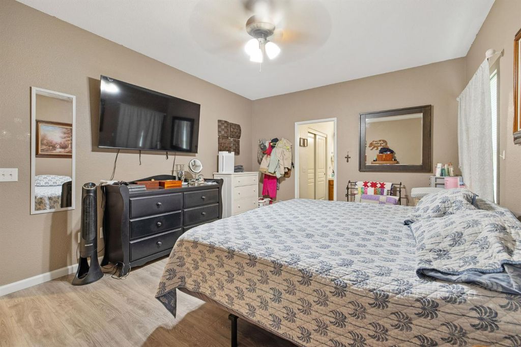 Image 20 of property listing at 1963 W Merritt Street, Hanford, CA 93230