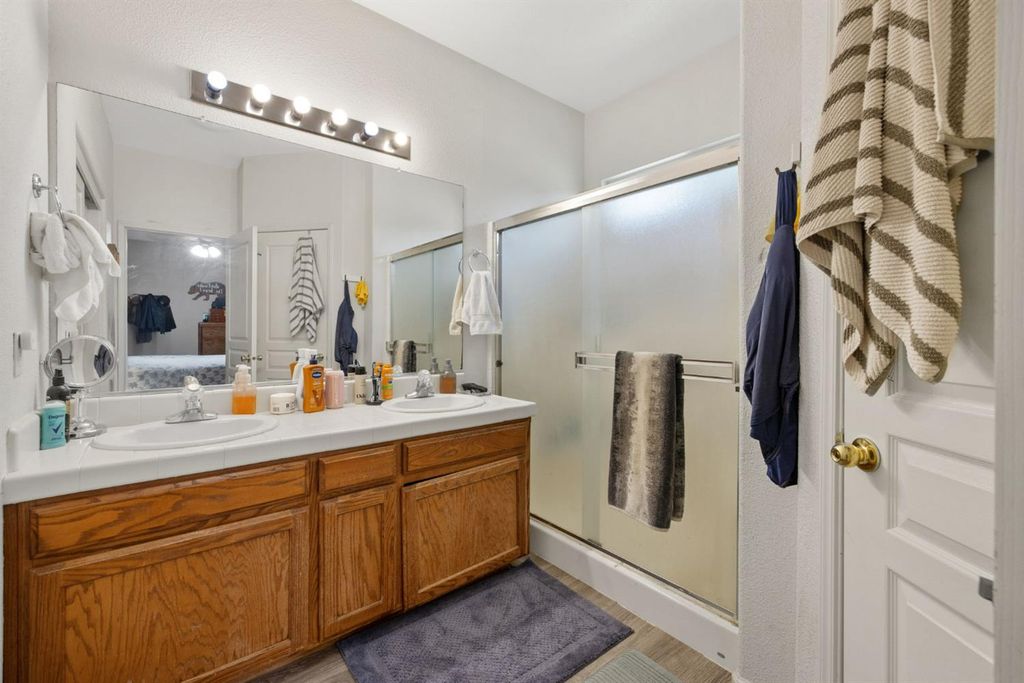 Image 22 of property listing at 1963 W Merritt Street, Hanford, CA 93230