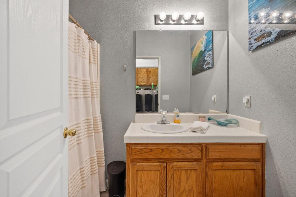 Image 24 of property listing at 1963 W Merritt Street, Hanford, CA 93230