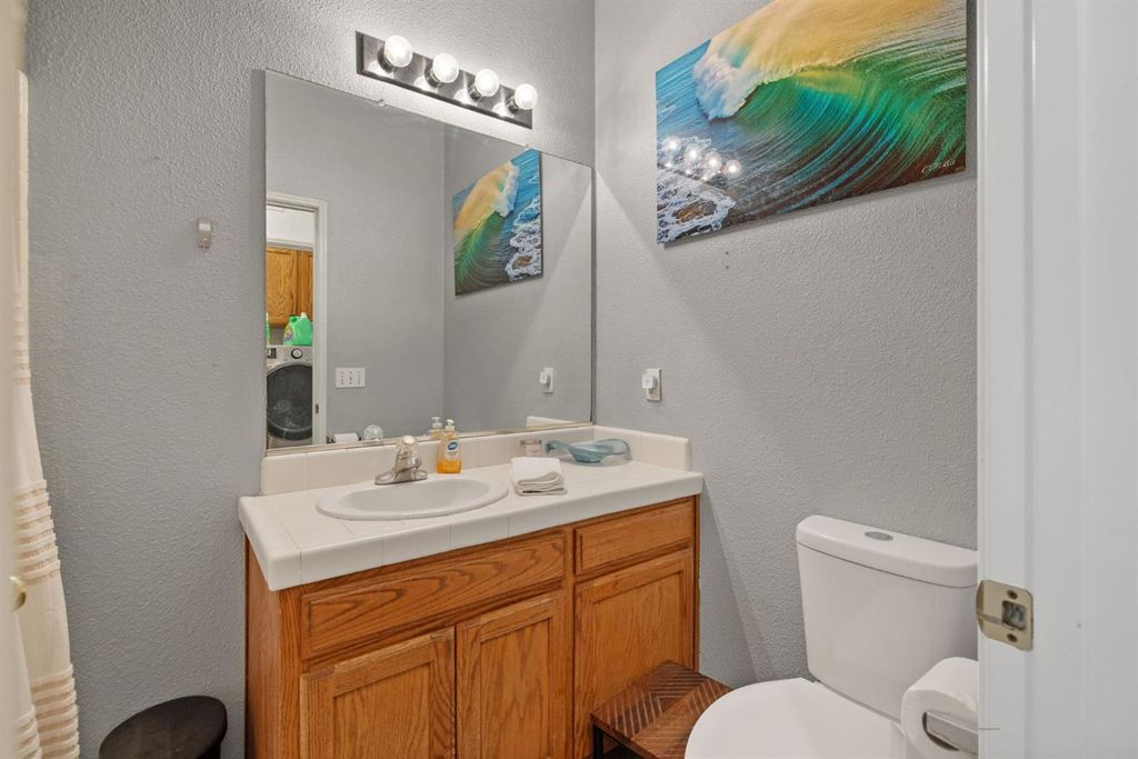 Image 25 of property listing at 1963 W Merritt Street, Hanford, CA 93230