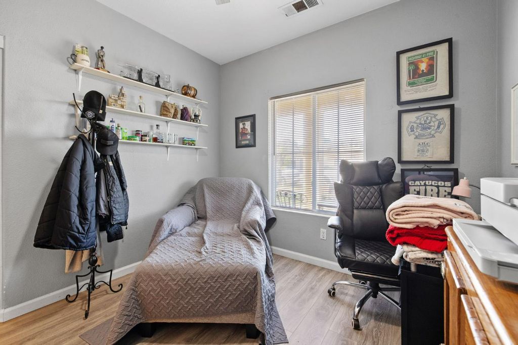 Image 27 of property listing at 1963 W Merritt Street, Hanford, CA 93230