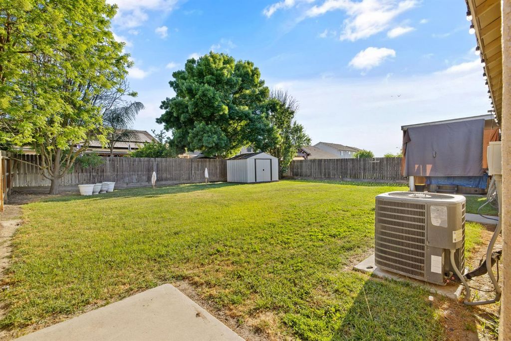 Image 28 of property listing at 1963 W Merritt Street, Hanford, CA 93230