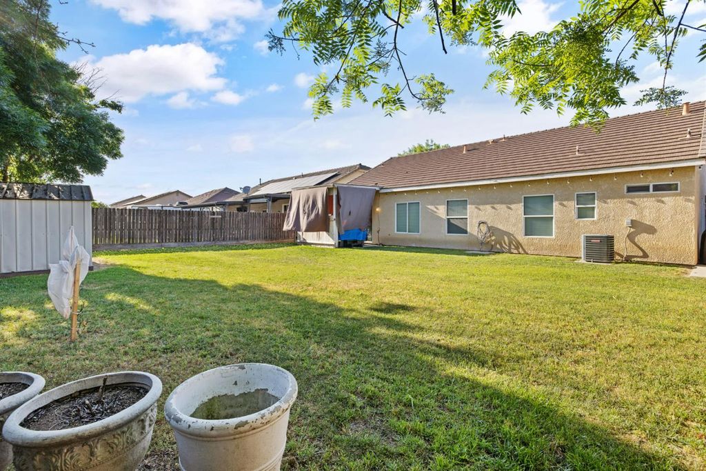 Image 29 of property listing at 1963 W Merritt Street, Hanford, CA 93230