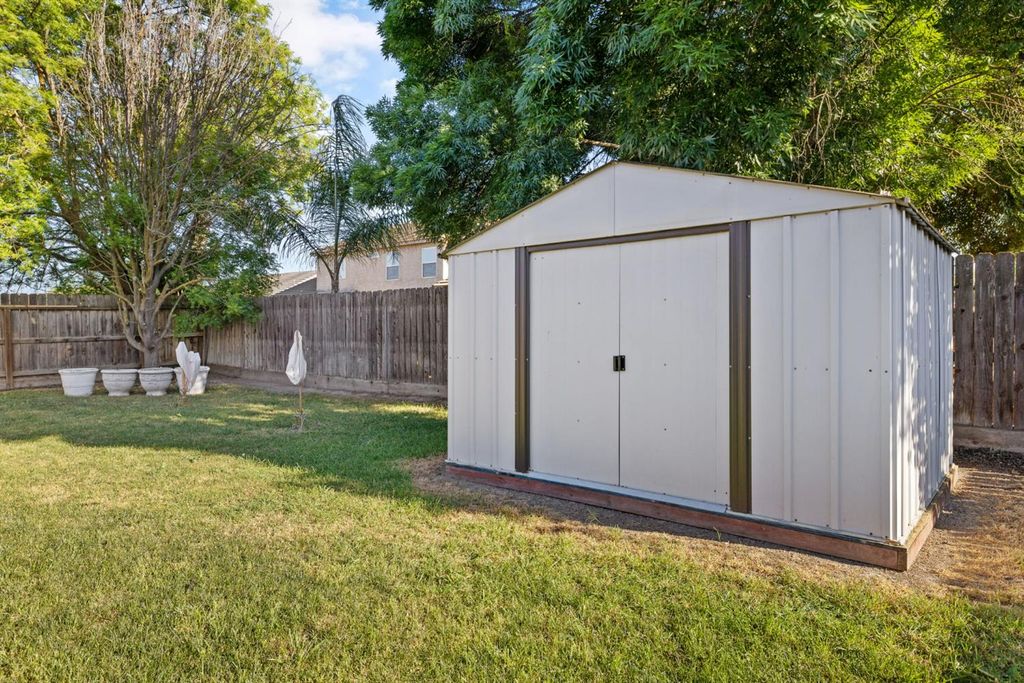 Image 31 of property listing at 1963 W Merritt Street, Hanford, CA 93230