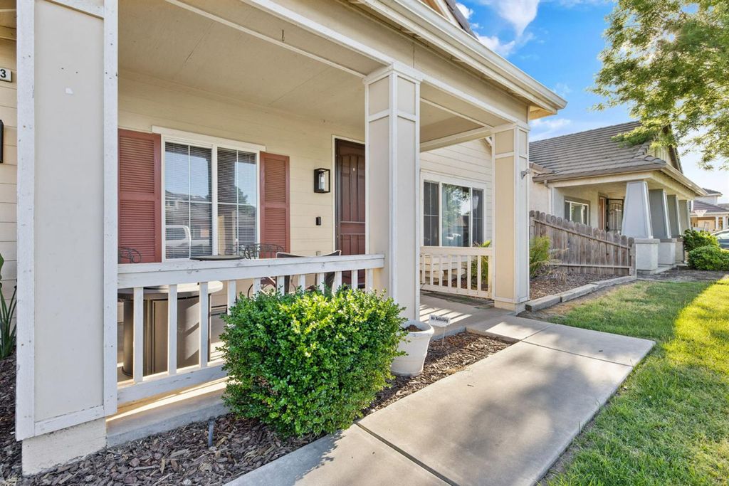 Image 4 of property listing at 1963 W Merritt Street, Hanford, CA 93230