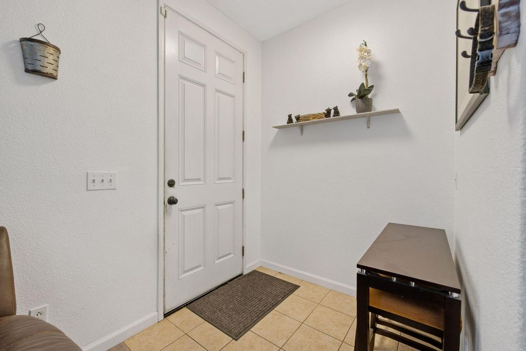 Image 6 of property listing at 1963 W Merritt Street, Hanford, CA 93230