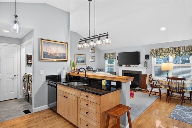 100 Holbeck Corner 100, Plymouth, MA 02360