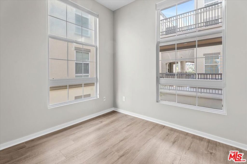 Image 11 of property listing at 13020 Pacific 203, Playa Vista, CA 90094