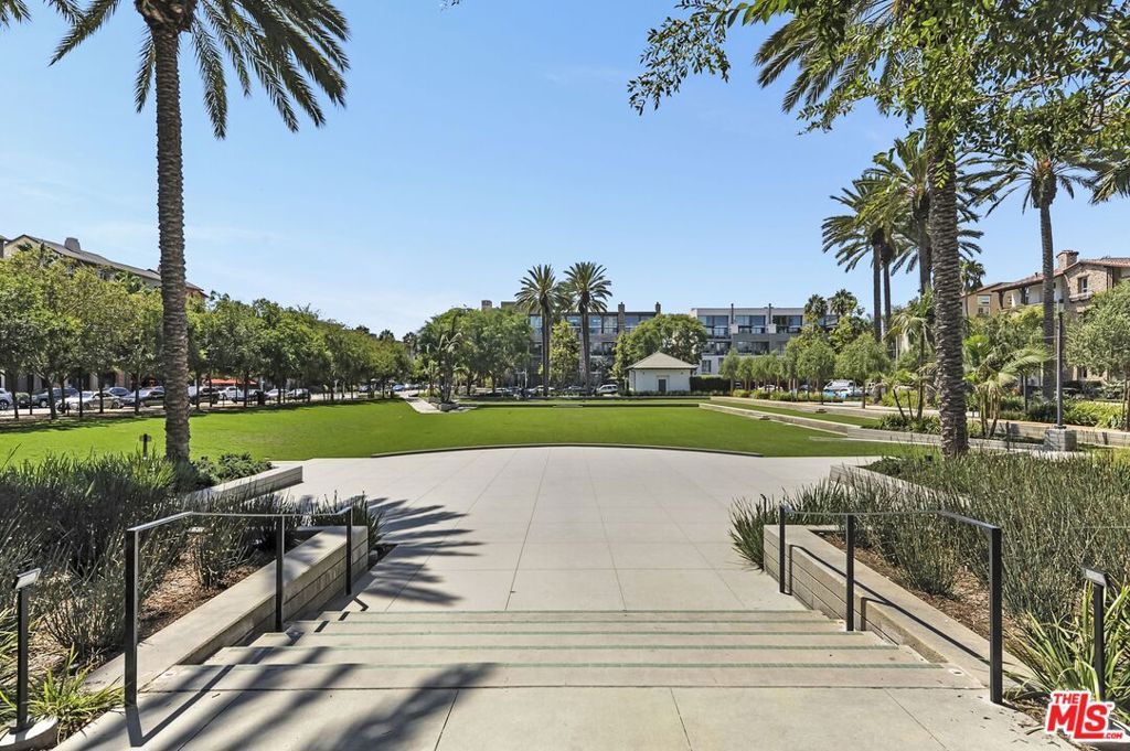 Image 33 of property listing at 13020 Pacific 203, Playa Vista, CA 90094
