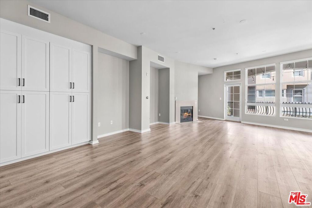 Image 4 of property listing at 13020 Pacific 203, Playa Vista, CA 90094
