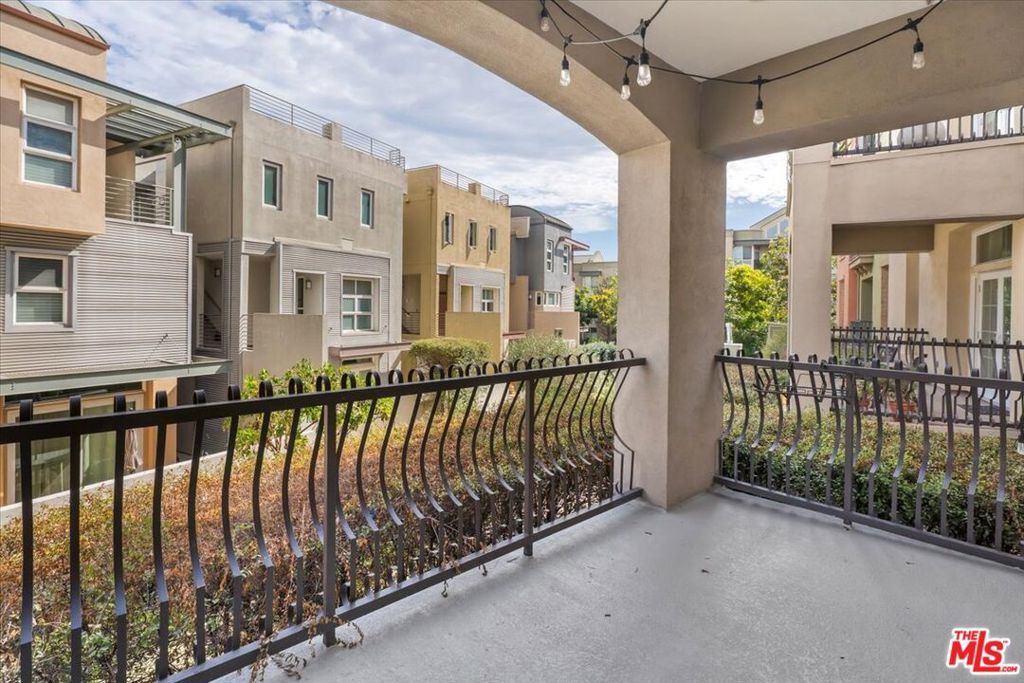 Image 5 of property listing at 13020 Pacific 203, Playa Vista, CA 90094