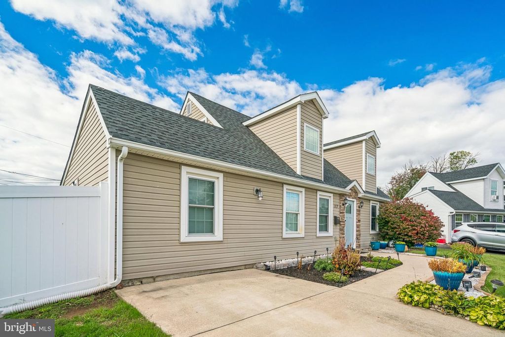 17 PEONY RD, LEVITTOWN, PA 19056 — photo 3