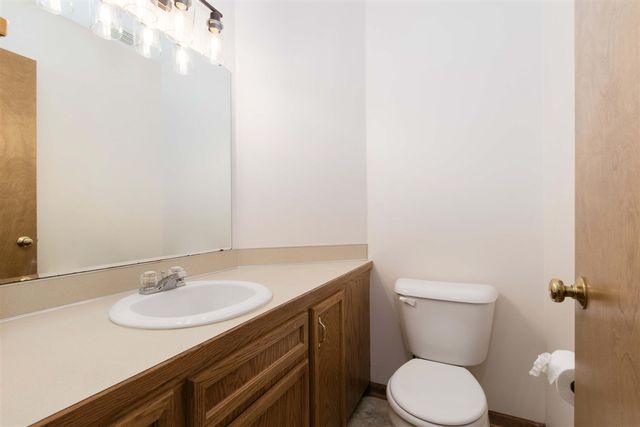 2314 S Highland View Circle, Grand Rapids, MI 49506