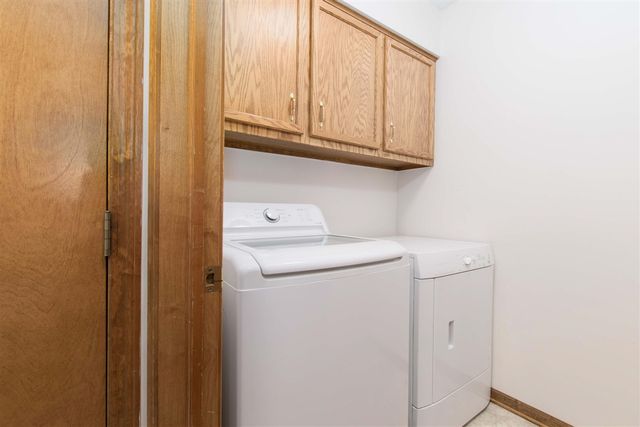 2314 S Highland View Circle, Grand Rapids, MI 49506