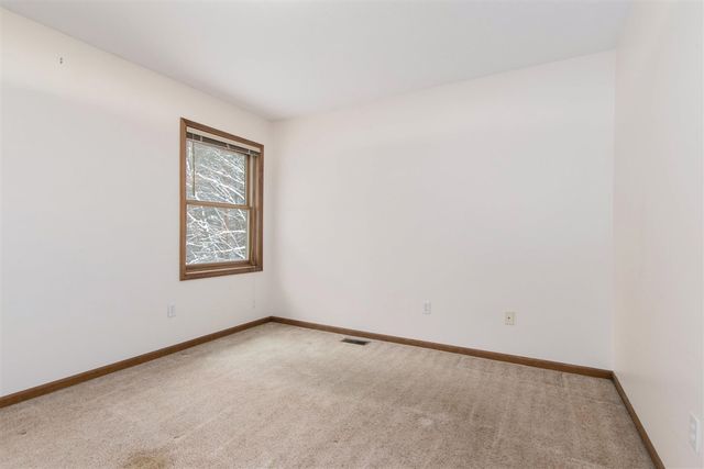 2314 S Highland View Circle, Grand Rapids, MI 49506