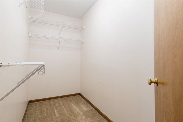 2314 S Highland View Circle, Grand Rapids, MI 49506