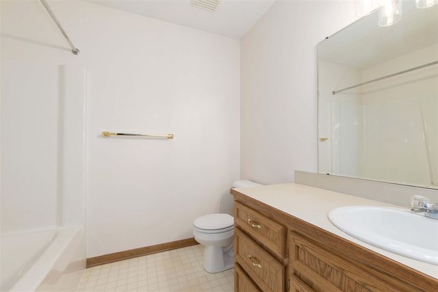 2314 S Highland View Circle, Grand Rapids, MI 49506