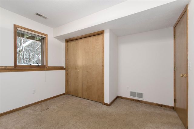 2314 S Highland View Circle, Grand Rapids, MI 49506