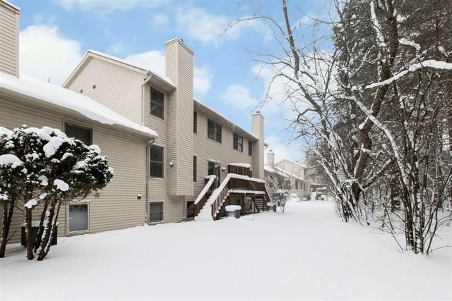 2314 S Highland View Circle, Grand Rapids, MI 49506