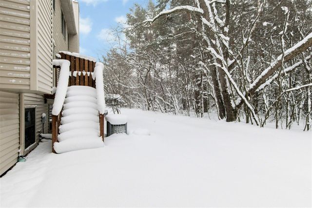 2314 S Highland View Circle, Grand Rapids, MI 49506