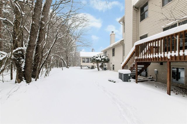 2314 S Highland View Circle, Grand Rapids, MI 49506