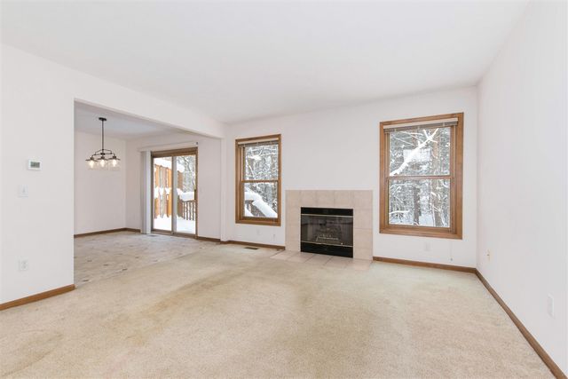 2314 S Highland View Circle, Grand Rapids, MI 49506