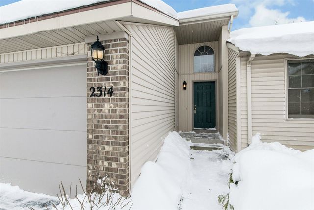 2314 S Highland View Circle, Grand Rapids, MI 49506