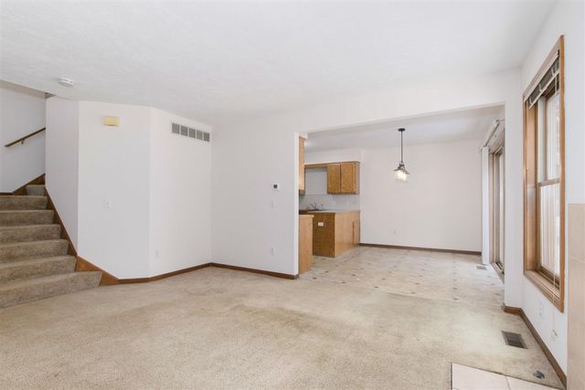 2314 S Highland View Circle, Grand Rapids, MI 49506