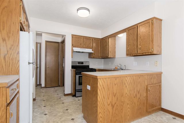 2314 S Highland View Circle, Grand Rapids, MI 49506