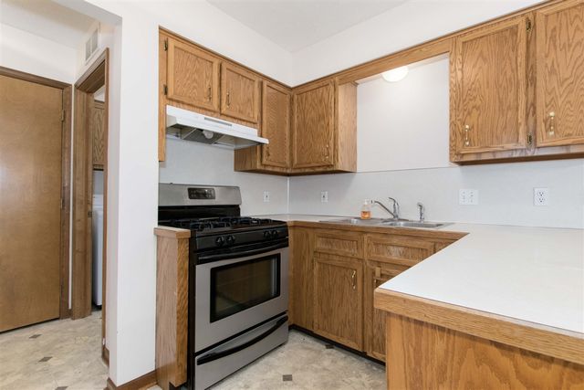 2314 S Highland View Circle, Grand Rapids, MI 49506