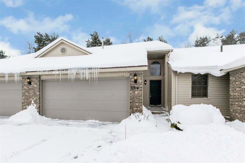 2314 S Highland View Circle, Grand Rapids, MI 49506
