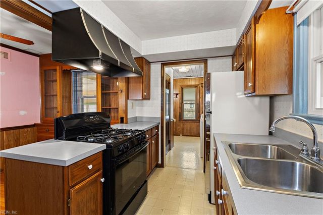 8 Rodgers PL, Portsmouth, VA 23702