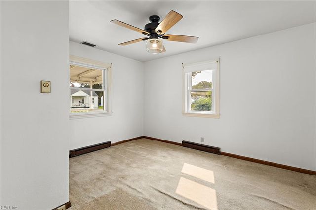 8 Rodgers PL, Portsmouth, VA 23702