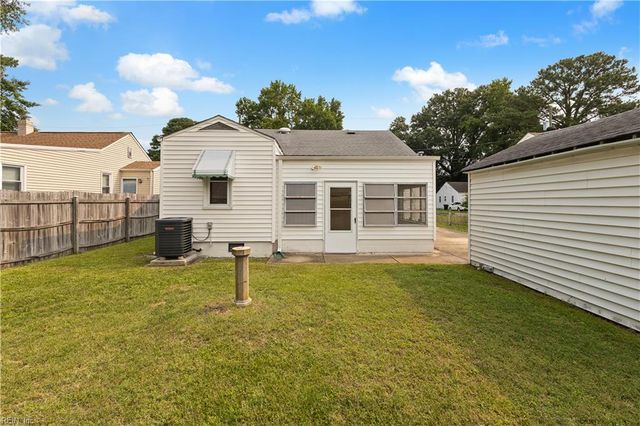 8 Rodgers PL, Portsmouth, VA 23702