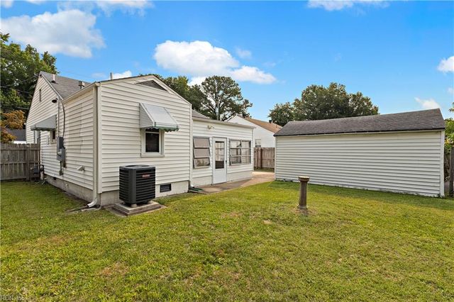 8 Rodgers PL, Portsmouth, VA 23702