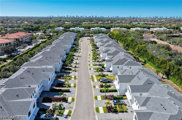13045 Pembroke DR, Naples, FL 34105