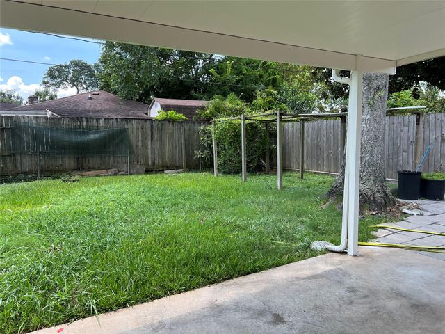 8831 Hendon Ln, Houston, TX 77036