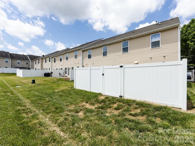 2436 Silverthorn Drive, Charlotte, NC 28273