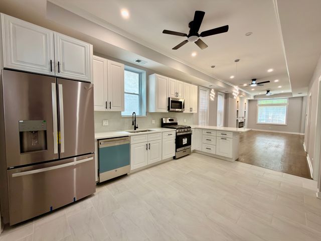 4326 W Washington Boulevard, Chicago, IL 60624