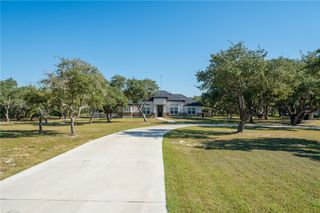 1214 W Rhodes Ave, Aransas Pass, TX 78336
