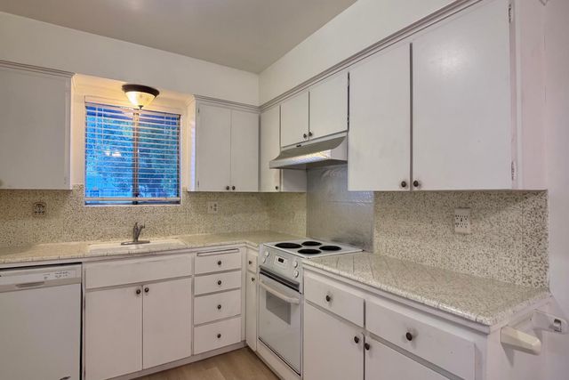 1478 E Magill Avenue, Fresno, CA 93710