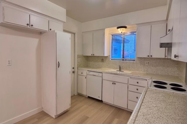 1478 E Magill Avenue, Fresno, CA 93710