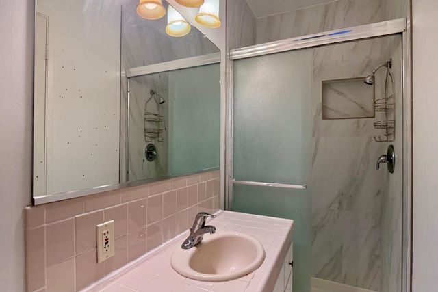 1478 E Magill Avenue, Fresno, CA 93710