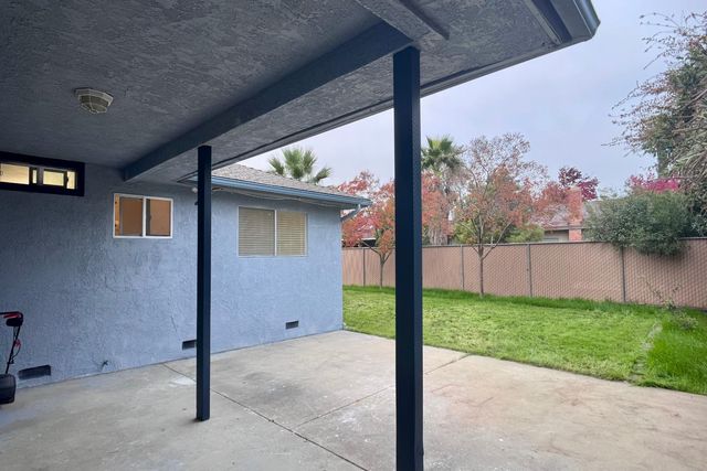 1478 E Magill Avenue, Fresno, CA 93710