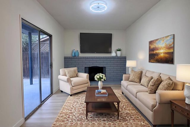 1478 E Magill Avenue, Fresno, CA 93710