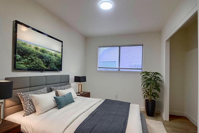 1478 E Magill Avenue, Fresno, CA 93710