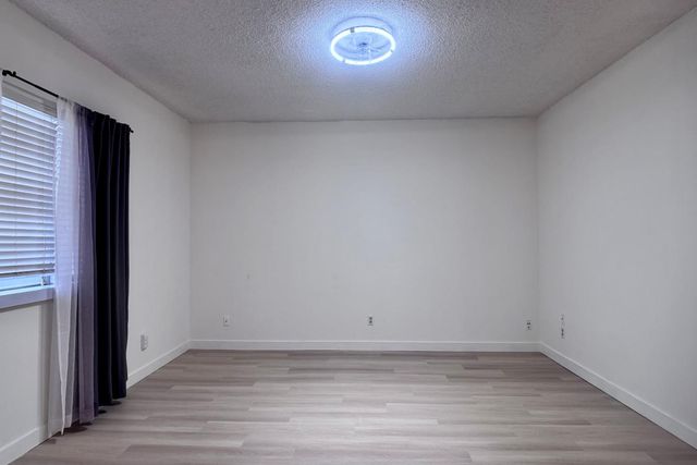 1478 E Magill Avenue, Fresno, CA 93710